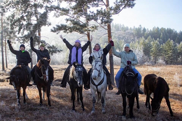 Конная прогулка #в Улан-Удэ#. Подарочные сертификаты Ultra Подарки. Купить оригинальный подарок или подарочный сертификат на Конная прогулка #в Улан-Удэ#. Сервис UltraPodarki.ru 8-800-505-9530. Катание на лошадях, Прогулка на лошади, Прогулка на лошадях для двоих, Конная прогулка, конный клуб, Конный клуб, конная прогулка, конная прогулка #в Улан-Удэ#